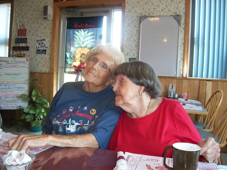 rosie-the-riveter-Rosie-friends-gloria-and-Nancy-777