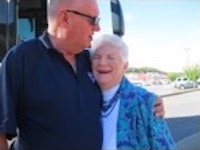 rosie-the-riveter-Steve-Marsh-Barrons-bus-driver-and-expert-in-WWII-in-Europe-with-Anna-Hess-a-Rosie
