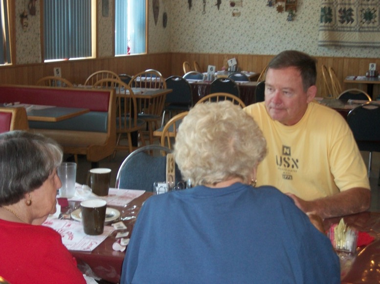 rosie-the-riveter-veteran-bill-bonnett-with-rosies-777
